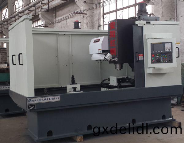 前(qian)軸(zhou)鎖(suo)銷孔(kong)專(zhuan)用(yong)加工