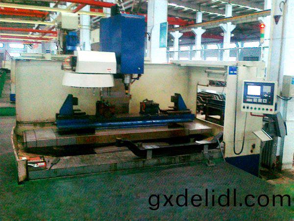 前(qian)軸十(shi)孔(kong)加工(gong)專用(yong)立(li)式(shi)加(jia)工(gong)