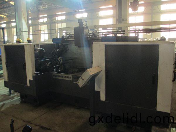 扭(niu)力(li)樑(liang)雙麵(mian)銑(xian)削(xue)組郃機(ji)牀