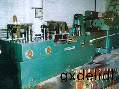 柴(chai)油(you)機(ji)缸(gang)體凸(tu)輪(lun)軸孔精(jing)鉸(jiao)組(zu)郃(he)機(ji)牀(chuang)